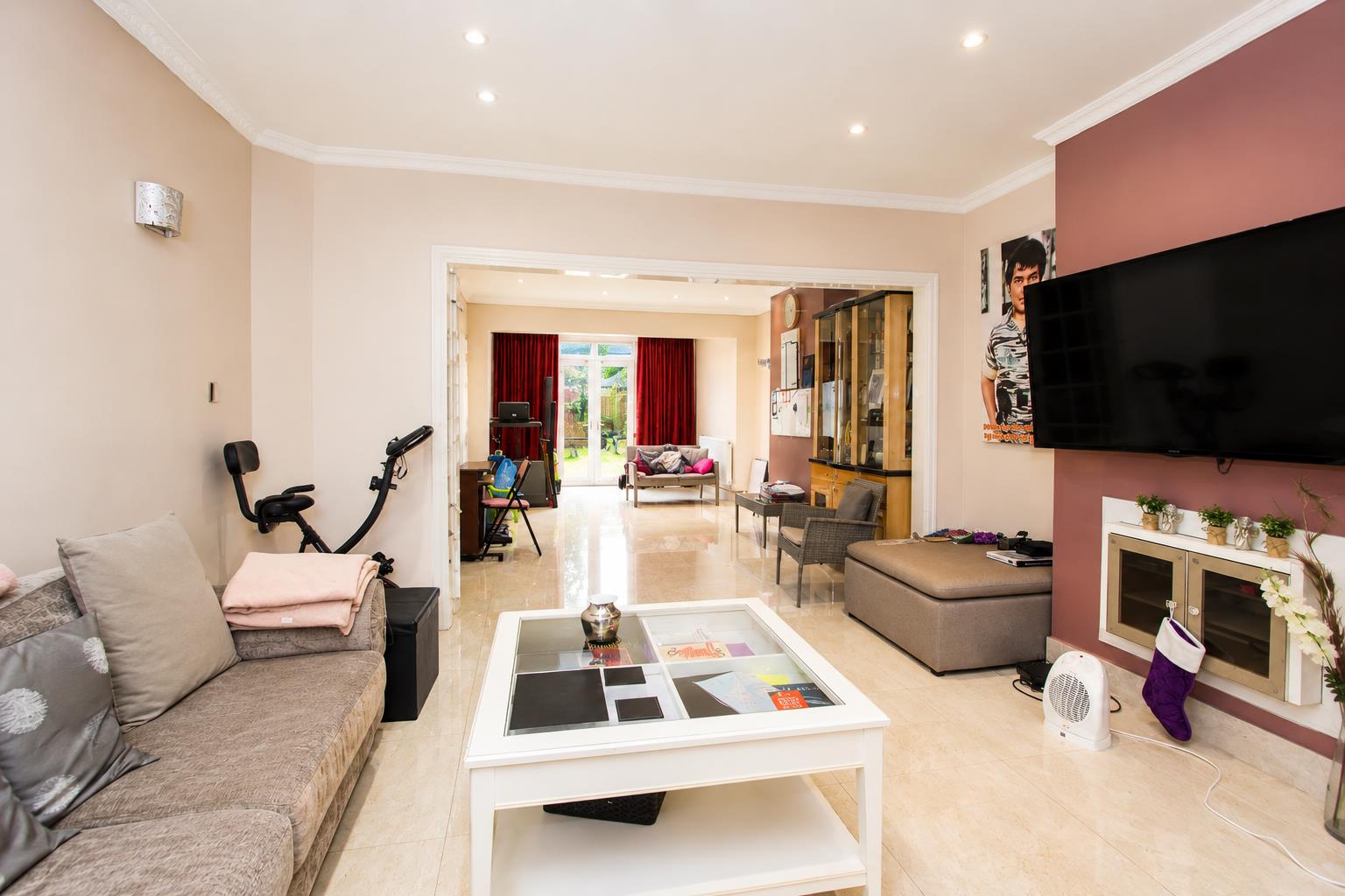 4 bed property in Downside Road, South Sutton